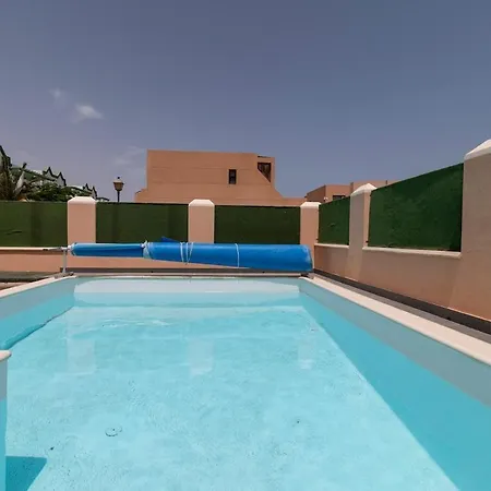 Lightbooking Esmeralda Piscina Privada بيت للعطل